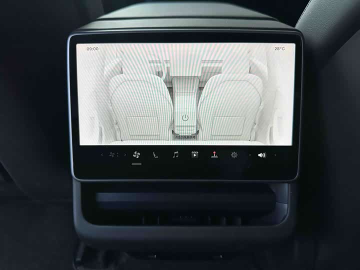 Фото 9 - Tesla Model 3