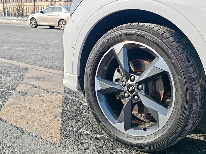 Фото 4 - Audi Q3