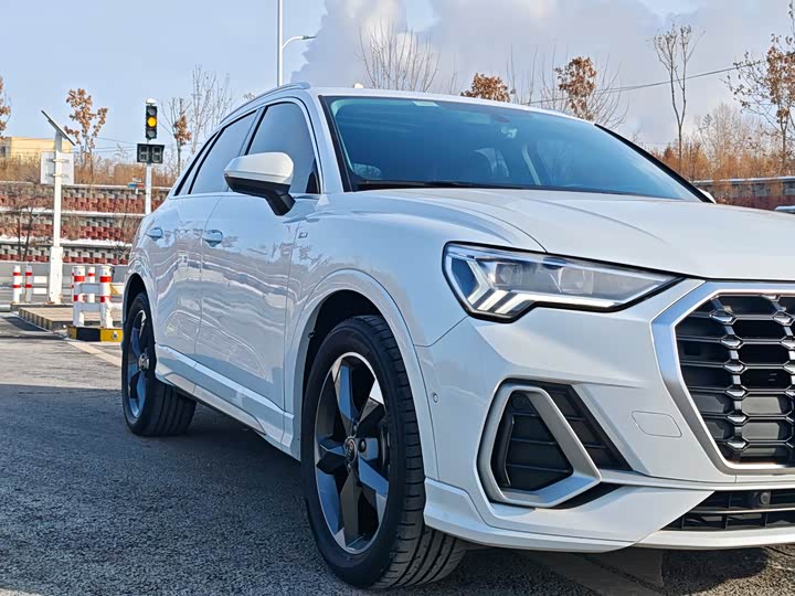 Фото 8 - Audi Q3