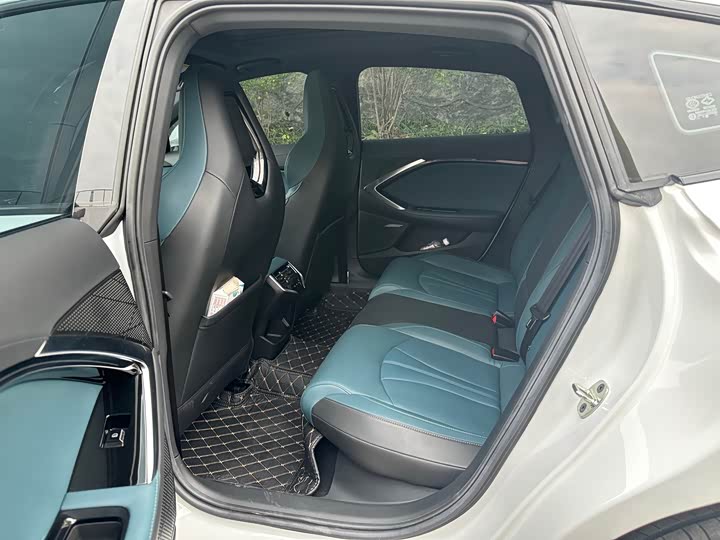 Фото 7 - MG Motor 7