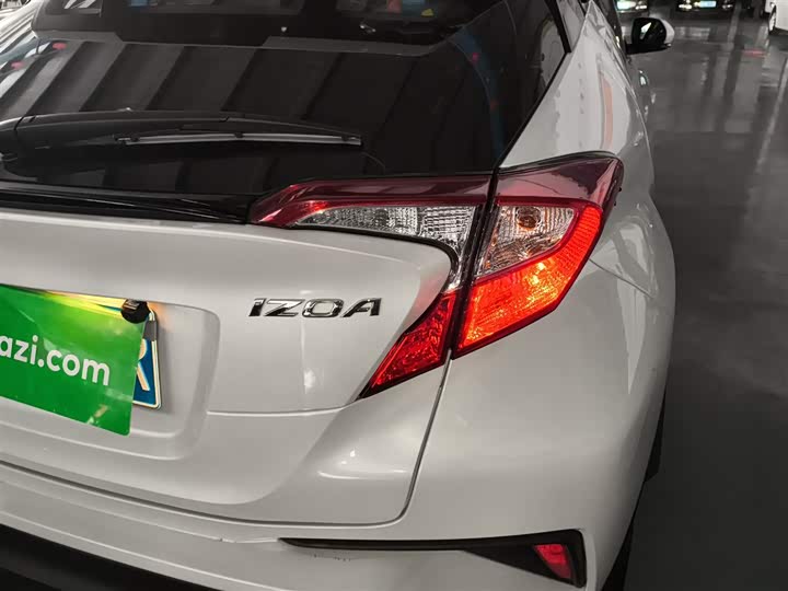 Фото 8 - Toyota Izoa