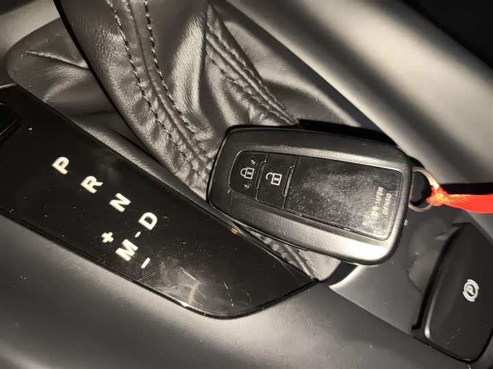 Фото 9 - Toyota Izoa