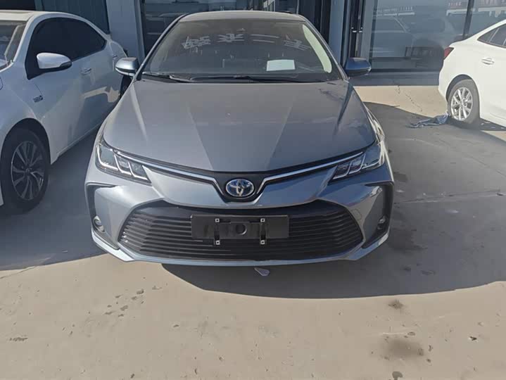 Фото 2 - Toyota Corolla