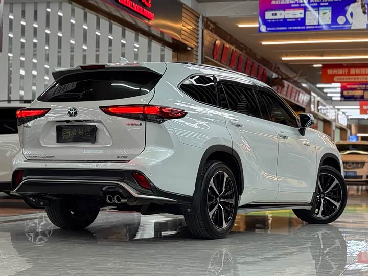 Фото 3 - Toyota Crown Kluger