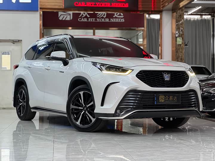 Фото 4 - Toyota Crown Kluger