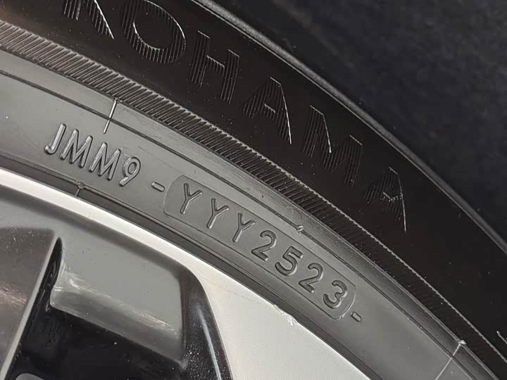 Фото 9 - Toyota Crown Kluger