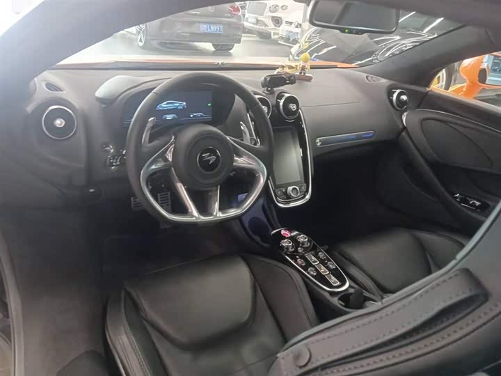 Фото 6 - McLaren GT