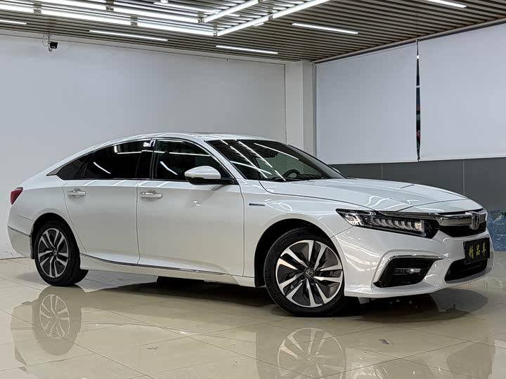 Фото 1 - Honda Inspire