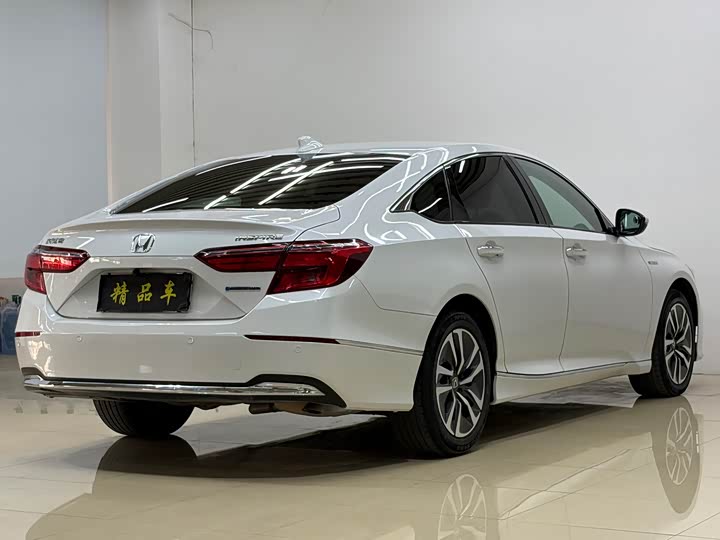 Фото 4 - Honda Inspire