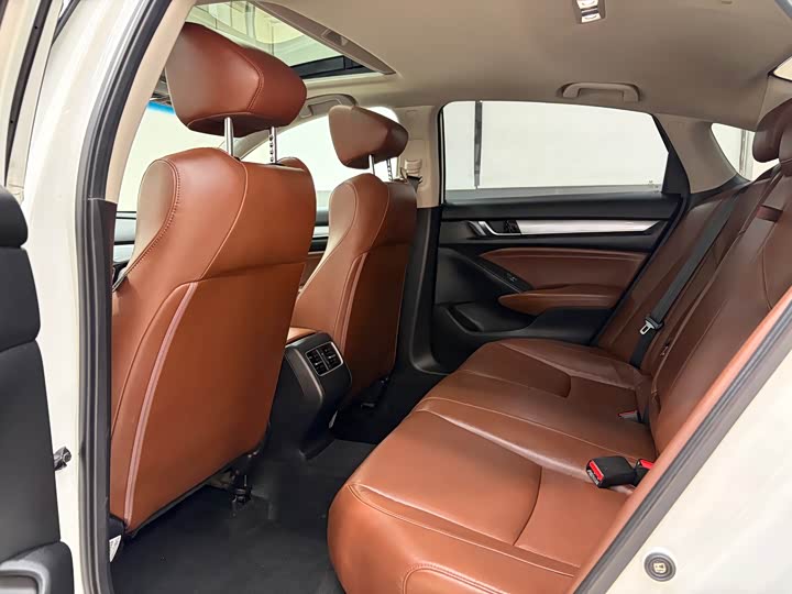 Фото 8 - Honda Inspire