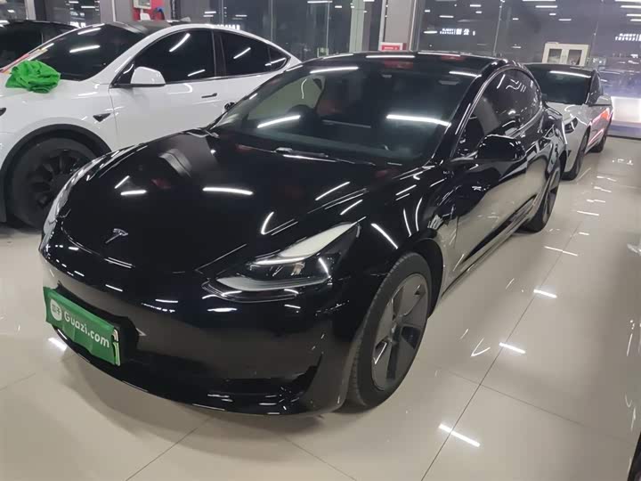 Фото 1 - Tesla Model 3