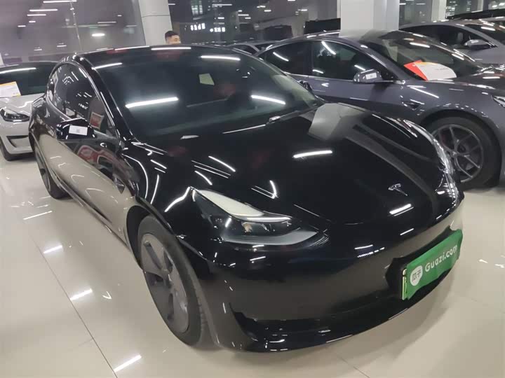 Фото 4 - Tesla Model 3