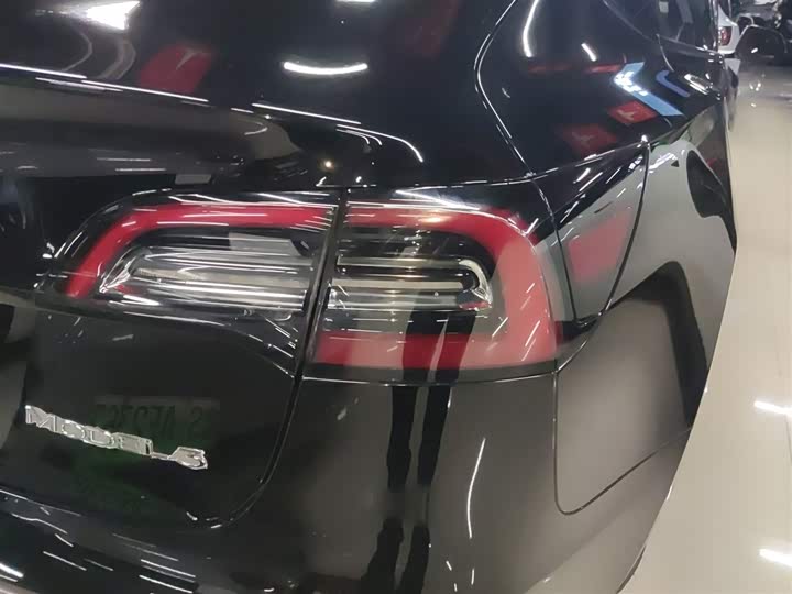 Фото 8 - Tesla Model 3