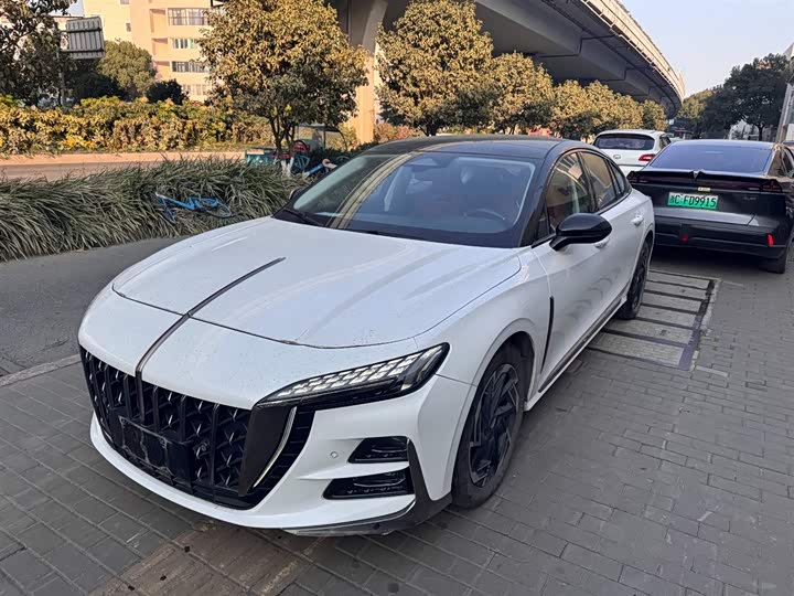 Фото 1 - Hongqi H6