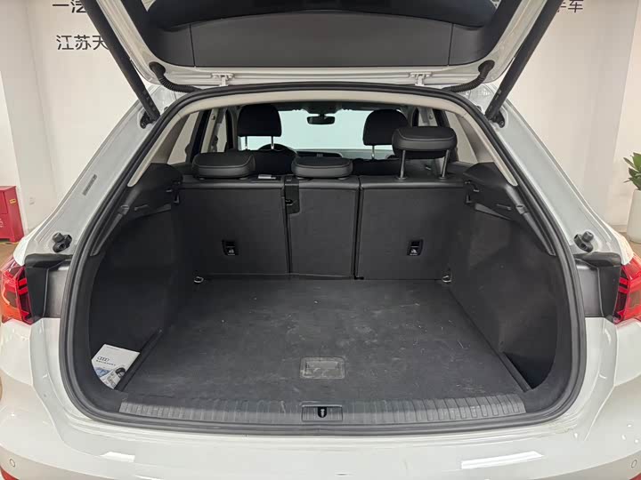 Фото 6 - Audi Q3