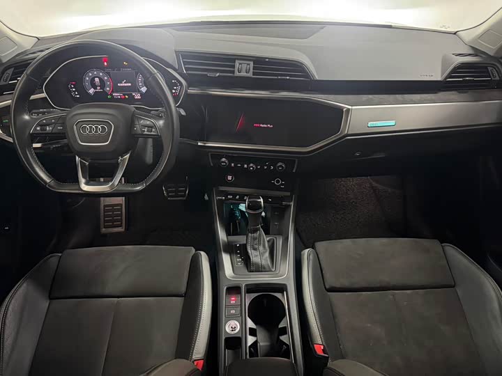 Фото 8 - Audi Q3