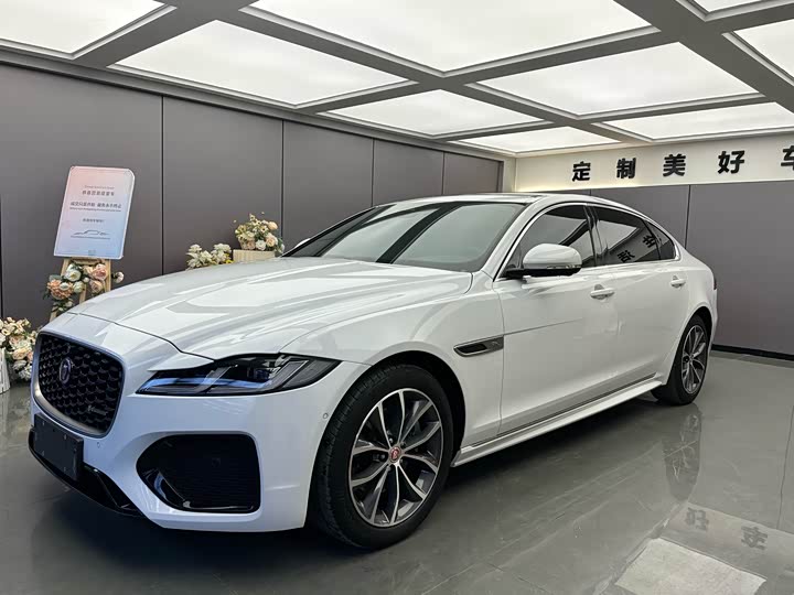 Фото 1 - Jaguar XF L