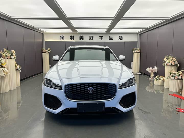 Фото 2 - Jaguar XF L