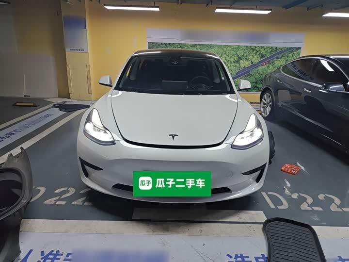 Фото 3 - Tesla Model 3