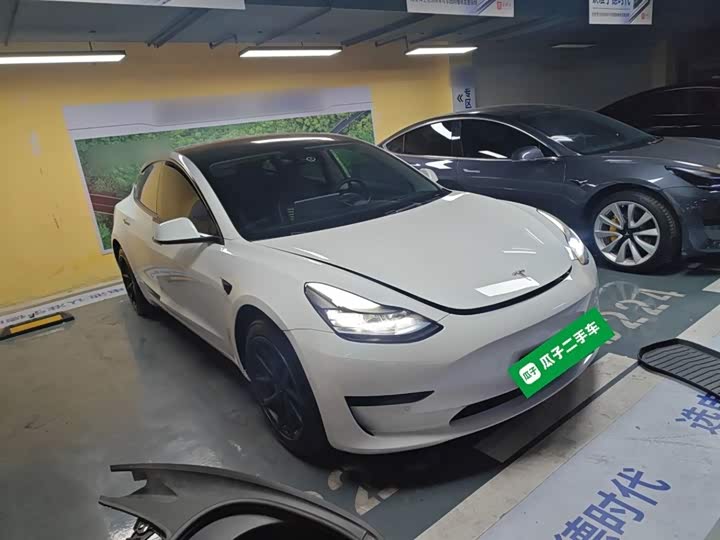 Фото 4 - Tesla Model 3