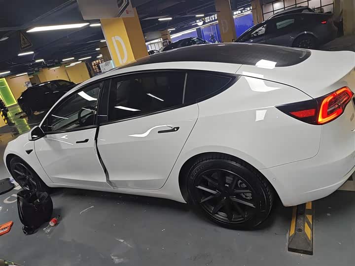 Фото 5 - Tesla Model 3