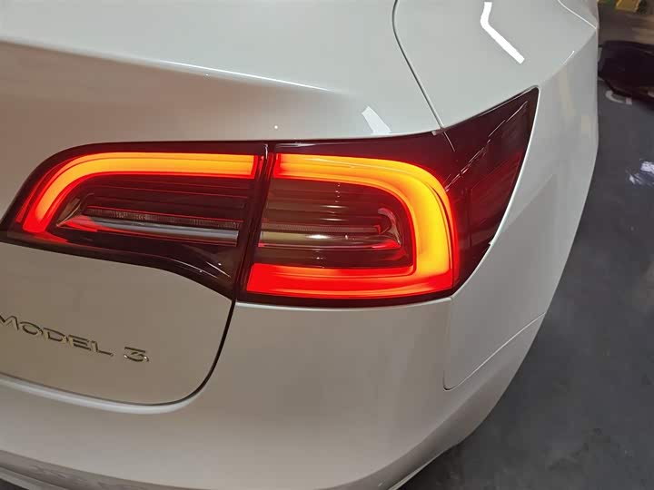 Фото 8 - Tesla Model 3