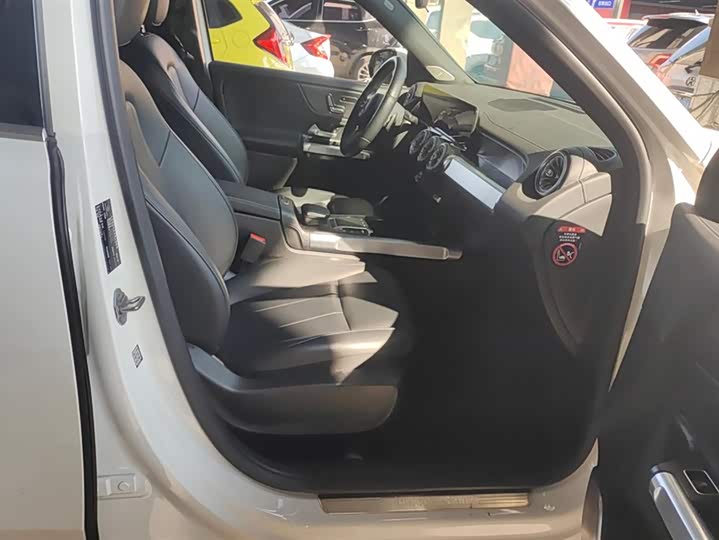 Фото 8 - Mercedes-Benz GLB-Class