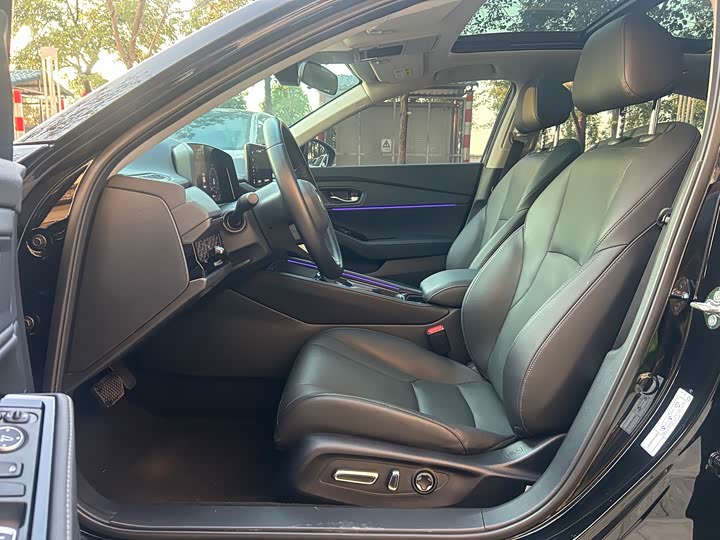 Фото 4 - Honda Accord