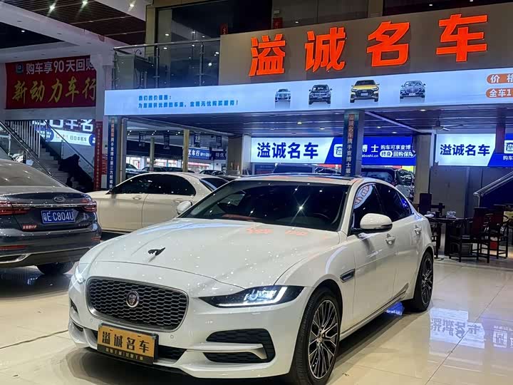 Фото 1 - Jaguar XE L