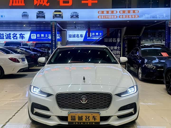 Фото 2 - Jaguar XE L