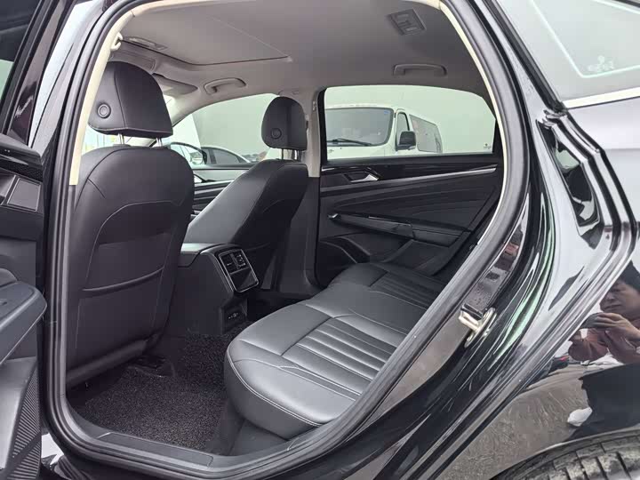 Фото 8 - Volkswagen Passat