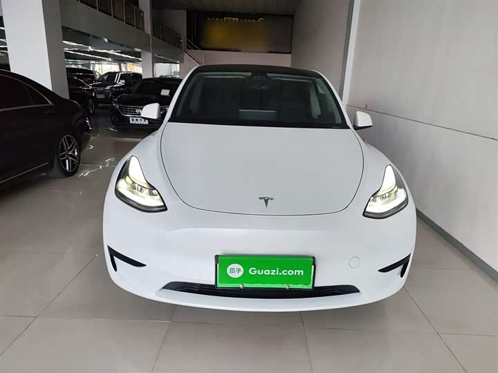 Фото 3 - Tesla Model Y