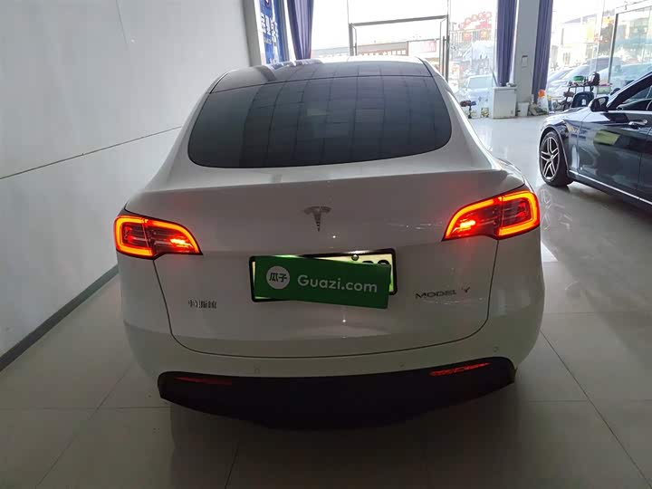 Фото 6 - Tesla Model Y