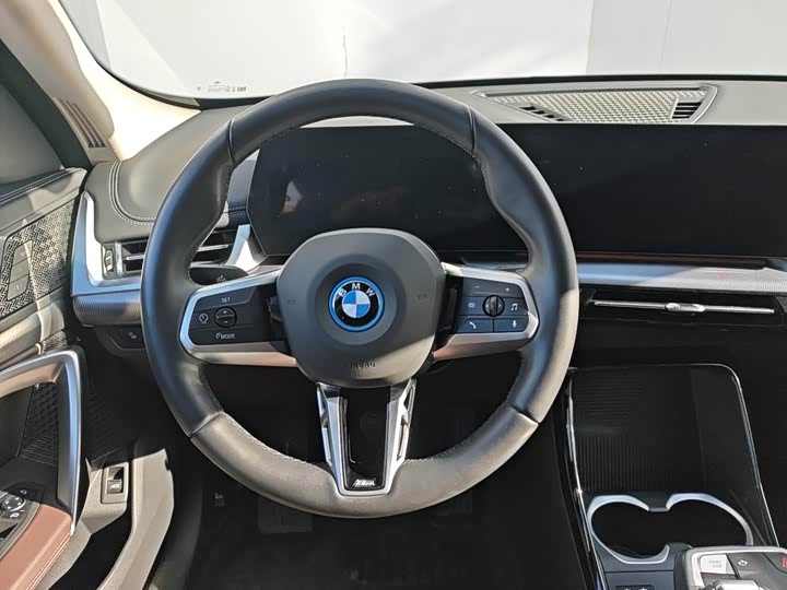 Фото 6 - BMW iX1