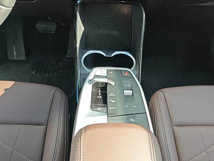 Фото 8 - BMW iX1