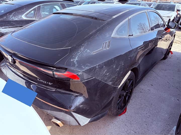 Фото 4 - Changan UNI-V