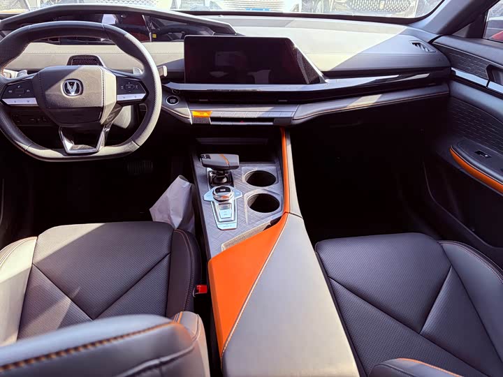 Фото 8 - Changan UNI-V