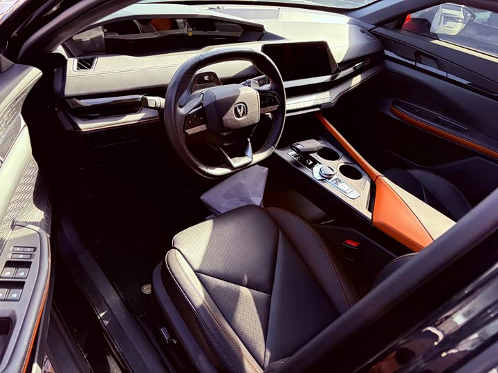 Фото 9 - Changan UNI-V