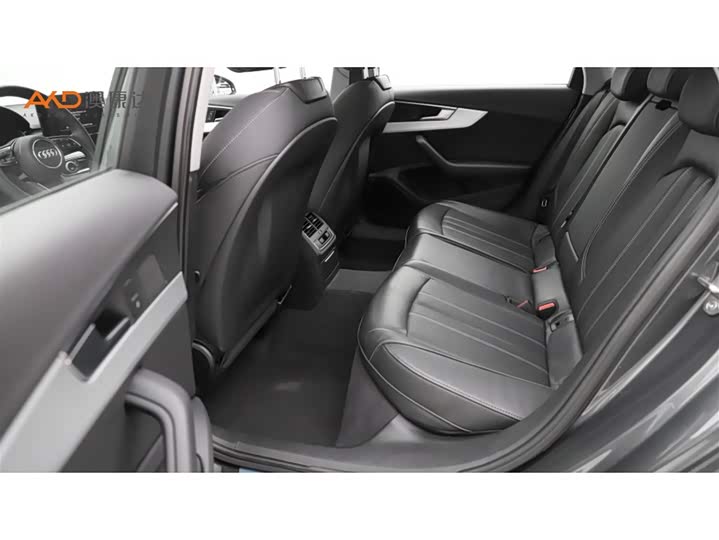 Фото 7 - Audi A4L