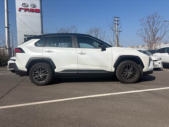 Фото 4 - Toyota Wildlander