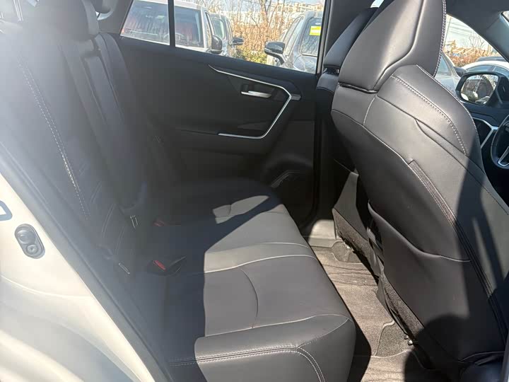 Фото 8 - Toyota Wildlander