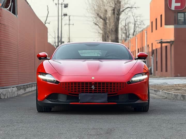 Фото 2 - Ferrari Roma