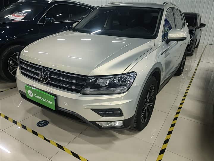 Фото 2 - Volkswagen Tiguan L Pro