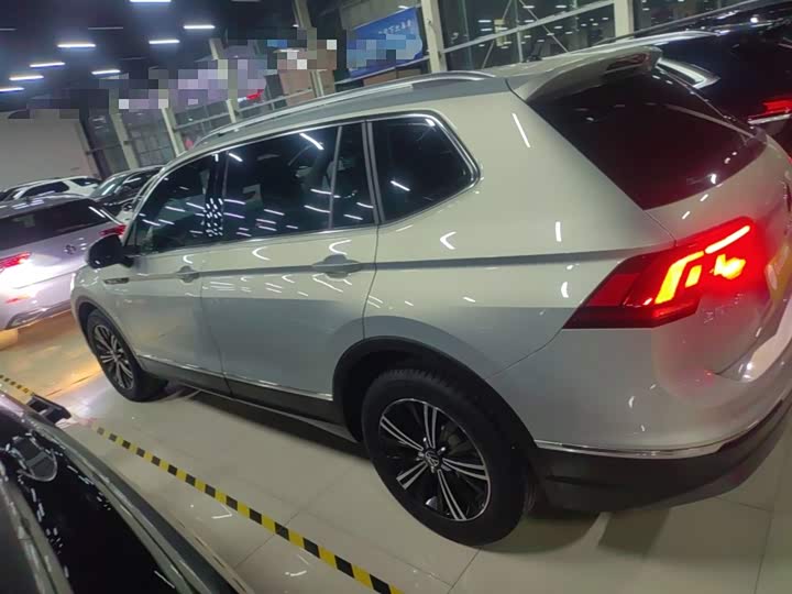 Фото 5 - Volkswagen Tiguan L Pro