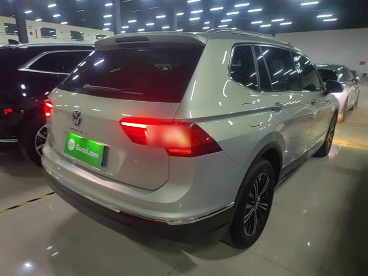 Фото 7 - Volkswagen Tiguan L Pro