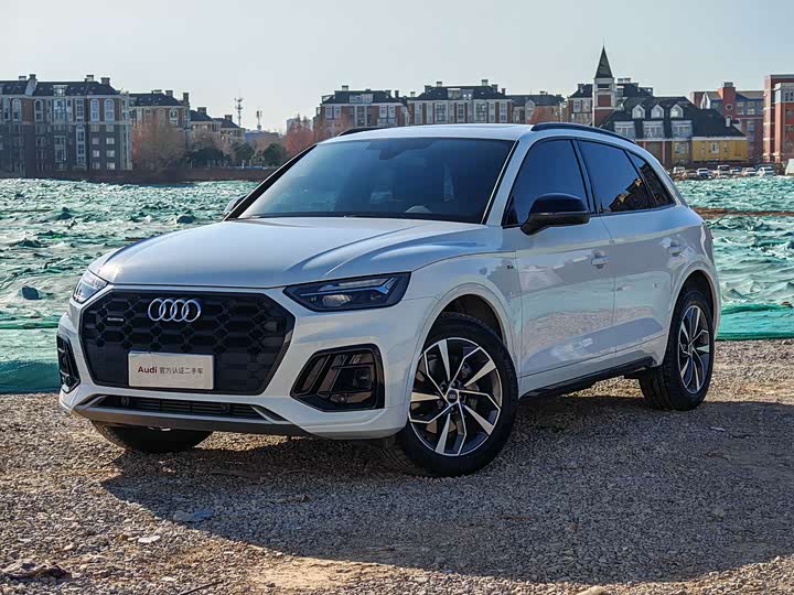 Фото 1 - Audi Q5L