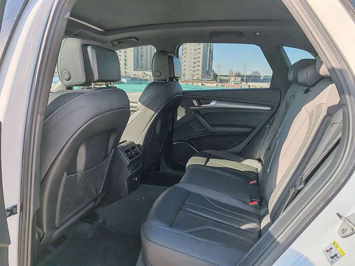 Фото 8 - Audi Q5L