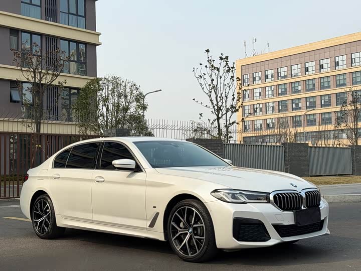 Фото 3 - BMW 5 Series