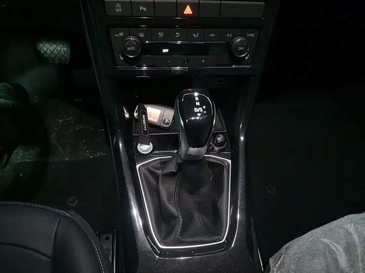 Фото 6 - Volkswagen Tharu