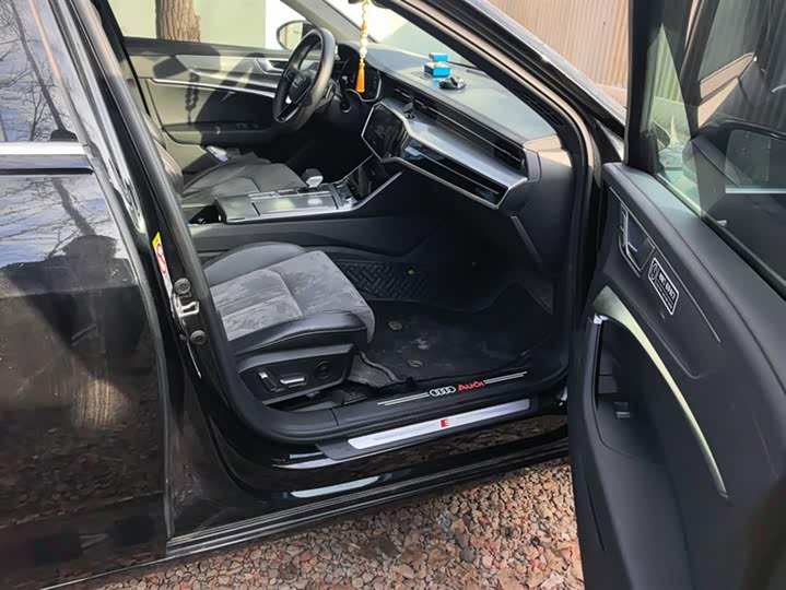 Фото 8 - Audi A6L